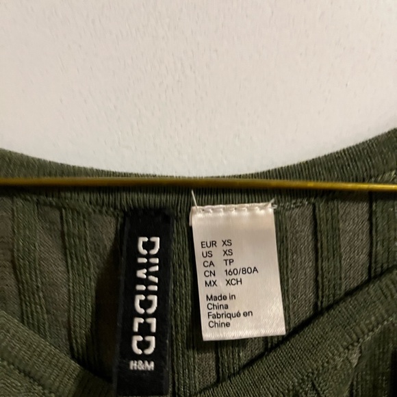 Green crop top - Picture 2 of 2